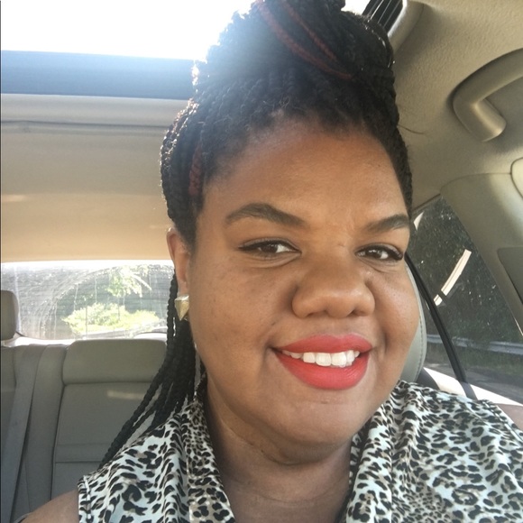 Meet your Posher, Stacy - Picture 3 of 3